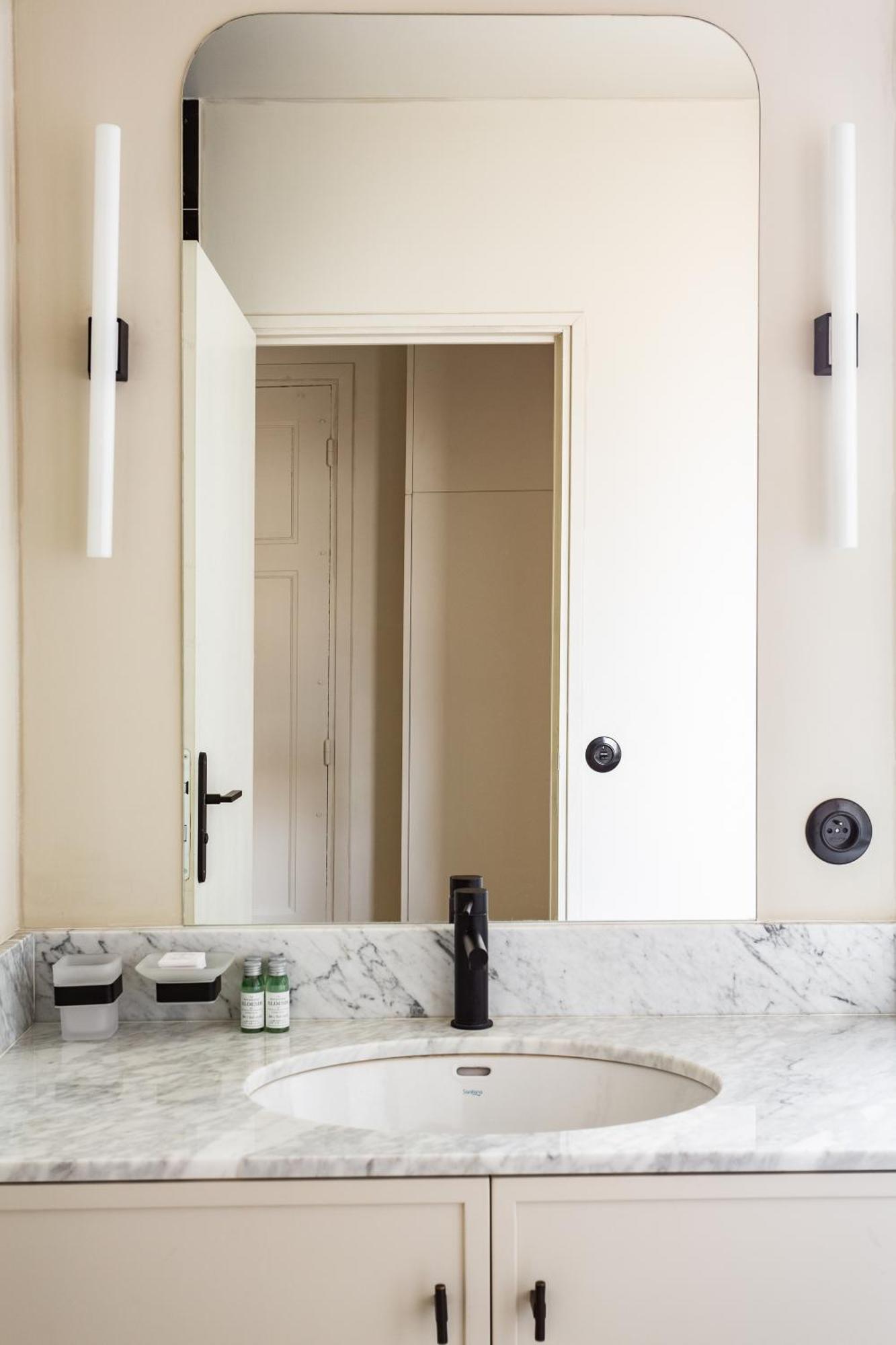 The Carla Suite Eiffel Tower View Paris Bagian luar foto